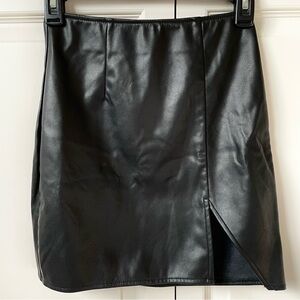 Garage clothing vegan leather pleather black slit mini skirt exposed zipper xxs